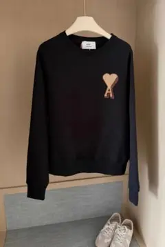 AMI PARISハート刺繍 ブラックスウェット メンズトップス L33