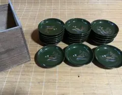 小皿　扇形食器　緑釉　若松釘彫絵 小皿 扇形食器 緑釉 若松釘彫絵 - メルカリ