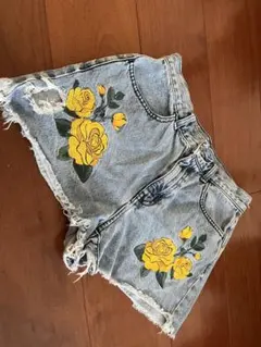 H&M 花刺繍　ショートパンツ おしゃれ レディース