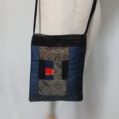 も*も様 着物リメイク　大島紬や絣パッチワークミニショルダーバッグ　(スマホショ