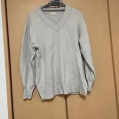 GU Vネックセーター