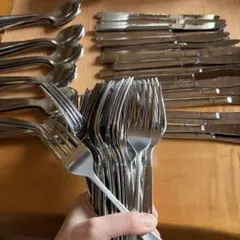 ステンレススチール カトラリーセット　フォーク　ナイフ　スプーンセット