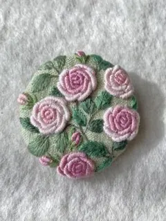 リネンのバラの刺繍ブローチ　ハンドメイドブローチ