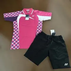 新品YONEX ピンクポロシャツ Mサイズ & 黒ショートパンツM