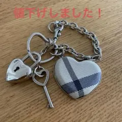 Burberry ハート型キーホルダーのサムネイル