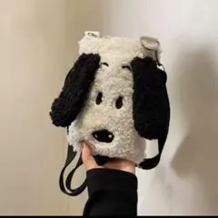 スヌーピー携帯入れ　SNOOPYバッグ　新品　モコモコ　ミニポシェット　ポーチ