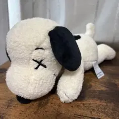 最終値下げ KAWS×PEANUTS スヌーピー ぬいぐるみ　Sのサムネイル