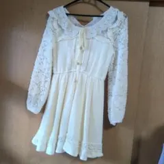 アイボリー レース付きワンピース (LIZLISA)