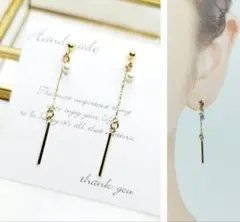 小さなスワロフスキーパール×ゴールドスティックバー　ハンドメイドピアスイヤリング