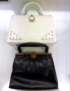 バック2点セット 白い編込みバック（上段） 黒いハンドバック（下段）