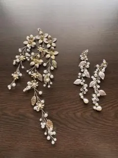 花と葉のデザイン ヘアアクセサリーとピアスのセット