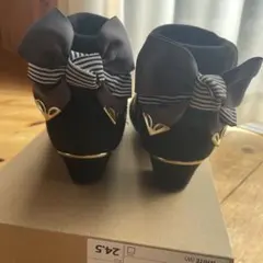 リボン付き黒スエード風ショートブーツ 22cm