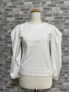 白カットソー　長袖　ワールド　ストレッチ素材　パフスリーブ　サイズ38 M