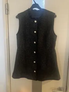 ダークグレー ボタン付きベスト
