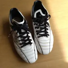 Umbro サッカーシューズ ホワイト/ブラック