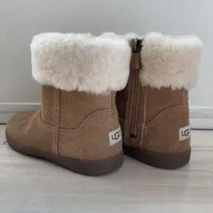 UGG キッズブーツ　ブーツ　ムートンブーツ