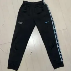 NIKE ジュニア ジャージ パンツ L 150サイズ 黒 水色 ロゴテープ