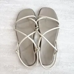 【UNIQLO】コンフィールタッチ 窄版後繫帶涼鞋 M 象牙白