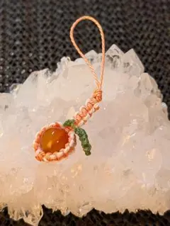くだものシリーズ　みかん（カーネリアン）マクラメ編みストラップ