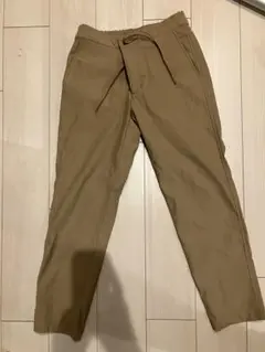 スリムフィットテーパードパンツ