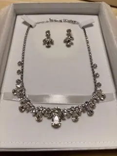 える様専用【美品】Love Tiara ブライダルネックレス＆イヤリング