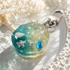 くじら キーホルダー ブルー系ドライフラワー パール入り レジン
