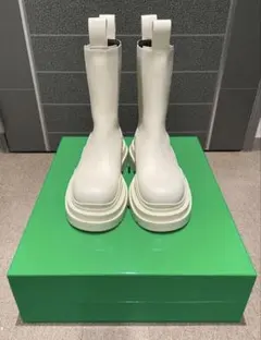 ボッテガヴェネタパドルブーツ白