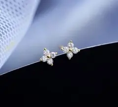 ピアス　四つ葉 ゴールド