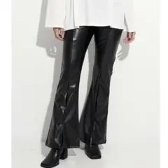 フェイクレザーパンツ