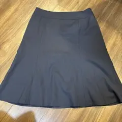 ひざ丈フレアスカート ブラック 無地 シンプルのサムネイル