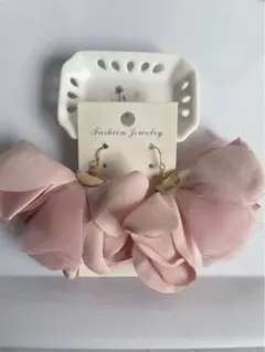 くすみピンク　桜　シフォン　パーティ結婚式など　シフォン花ピアス