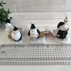 ダイソー　モノトーンクリスマス ベンチに座るサンタ、ベアー　3点おまとめ