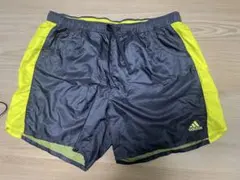 adidas グレー/イエロー ランニングショートパンツ