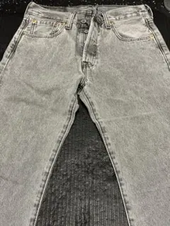 リーバイス グレー ストレートデニムパンツ