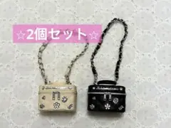 ジルスチュアート　ミニブローチバニティキーホルダー　ガチャガチャ