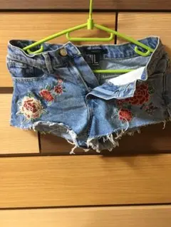 FOREVER21 刺繍デニムショートパンツ