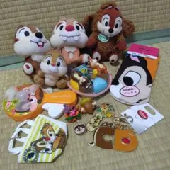 チップとデール　グッズセット　ぬいぐるみチャーム　靴下　ピンバッチ　wj2507