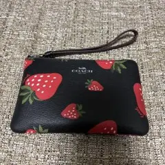 COACH イチゴ柄 ポーチ