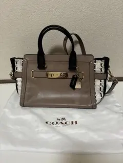 coach スワッガー　ショルダーバッグ