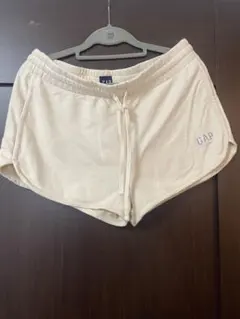 GAP クリーム色 ショートパンツ Mサイズ