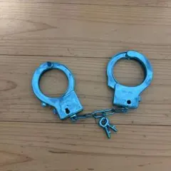おもちゃ 手錠 水色