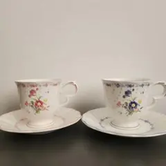 花柄のカップ・ソーサーセット