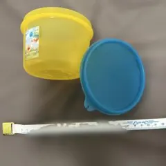 タッパーウェア　食品保存容器 イエロー ブルー プーさん