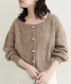 ベージュ パールボタンカーディガン