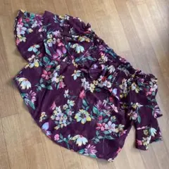 オフショルトップス