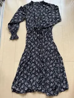 《美品》花柄長袖ワンピース　Mサイズ