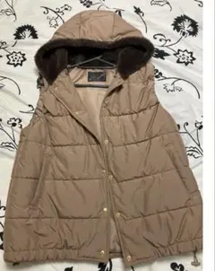 ダウンベスト　ベージュ　茶色