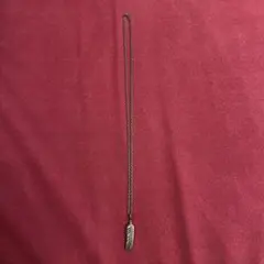 羽根のシルバーネックレス