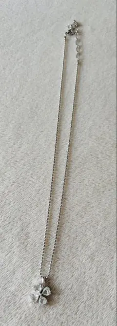 四つ葉のクローバーネックレス
