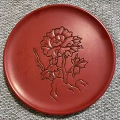 赤い花彫刻の木製盆